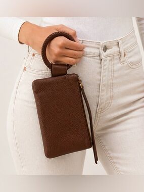 HOBO “Sable” Leather Ring Handle Wristlet | Brown | Zip Wallet Clutch